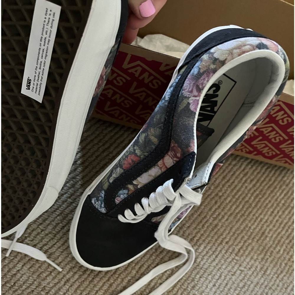 💙💜BrAnD NeW VaNS sHoEs in the box💜💙